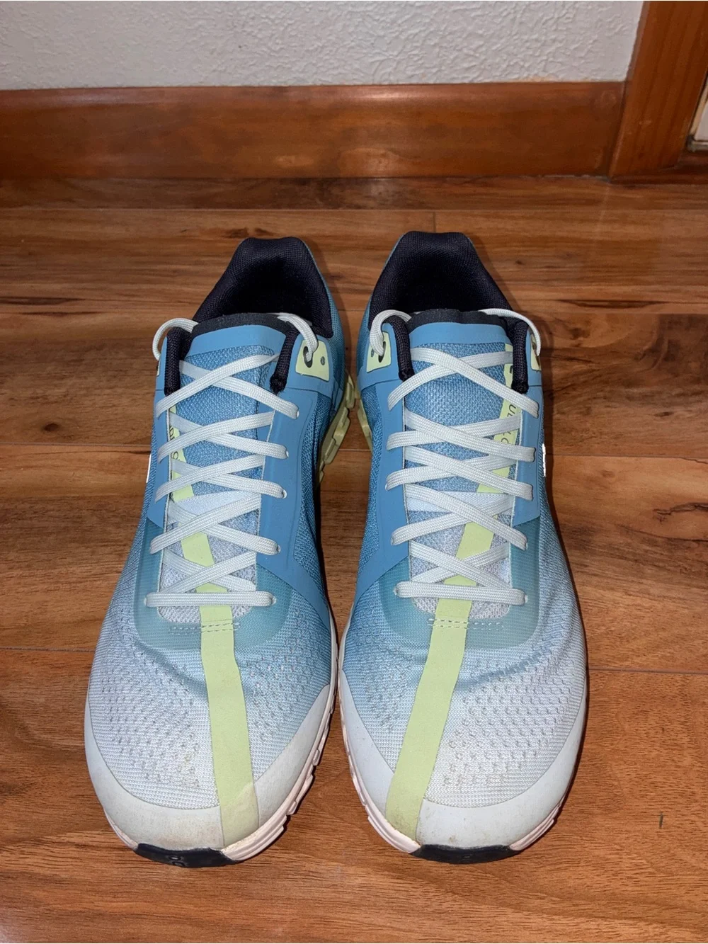 On Cloud Women’s CloudFlow Athletic Running Sneaker Shoes, blue & green -size 10